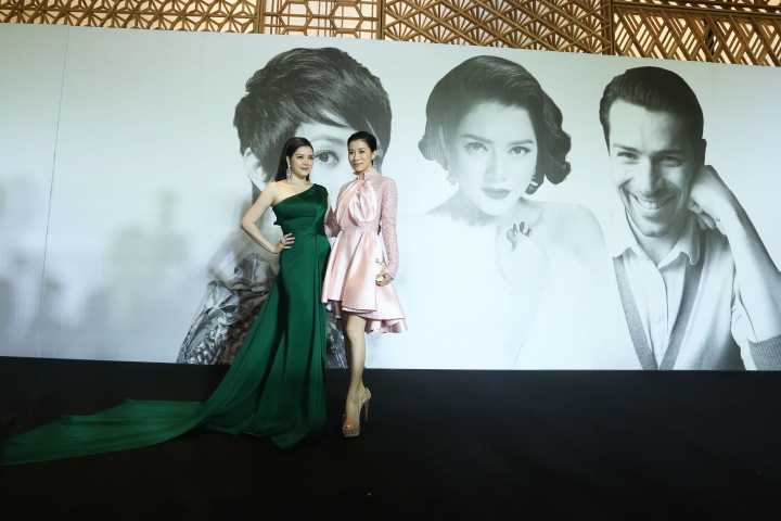 (VTC News) - Lý Nhã Kỳ khoe sắc cùng Xa Thi Mạn trong Lynk Fashion Show.