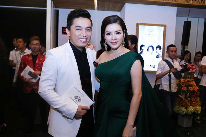 (VTC News) - Mr Đàm vui vẻ 'tự sướng' bên vợ chồng Thu Minh khi cùng góp mặt trong Lynk Show.