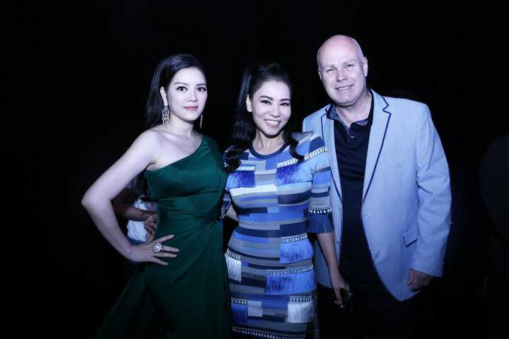 (VTC News) - Mr Đàm vui vẻ 'tự sướng' bên vợ chồng Thu Minh khi cùng góp mặt trong Lynk Show.