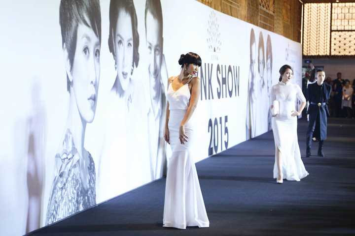 (VTC News) - Mr Đàm vui vẻ 'tự sướng' bên vợ chồng Thu Minh khi cùng góp mặt trong Lynk Show.