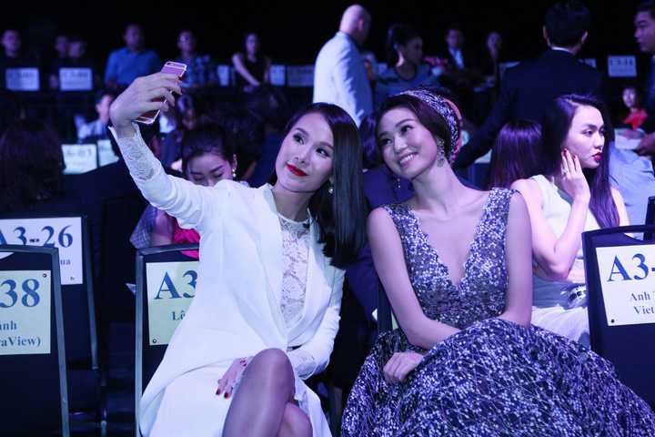 (VTC News) - Mr Đàm vui vẻ 'tự sướng' bên vợ chồng Thu Minh khi cùng góp mặt trong Lynk Show.