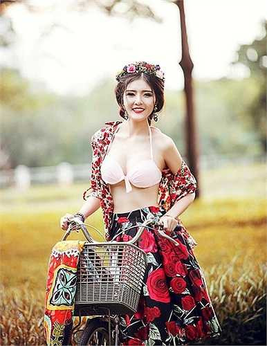 Bạn gái cũ Bùi Anh Tuấn khoe hình thể tuyệt đẹp với số đo nóng bỏng 82-58-87. 