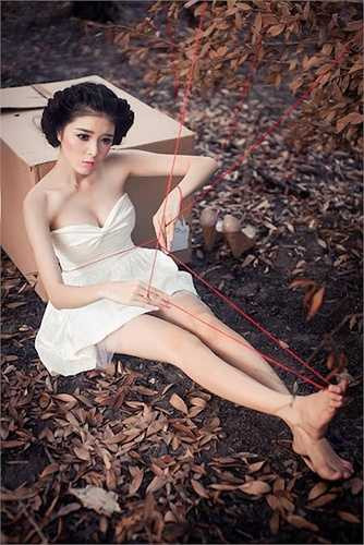 Sau phẫu thuật thẩm mỹ, Lilly Luta rất đắt show quảng cáo. Hiện tại, người đẹp Sài thành vừa hoàn thành vai diễn đầu tay trong bộ phim ma hợp tác với Thái Lan có tên gọi Oan hồn. 