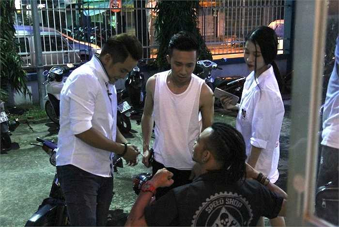 Khi nam danh hài có buổi ghi hình cho chương trình hài tình huống 'đình đám', Mai Hồ đã có mặt bên cạnh.