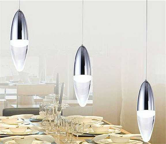 Trên tường đóng nhiều đinh nhọn, những chiếc đinh này vô hình đã tạo thành 'góc nhọn', đặc biệt trong nhà có mẹ bầu phải tránh đóng đinh lên tường. Bạn có thể dùng nhiều loại móc dán (tham khảo như trong hình) để thay thế cho những chiếc đinh thông dụng xưa nay vẫn dùng.