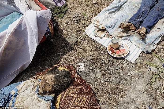 Những người chưa được mặc quần áo mới chỉ xem như đang bị ốm