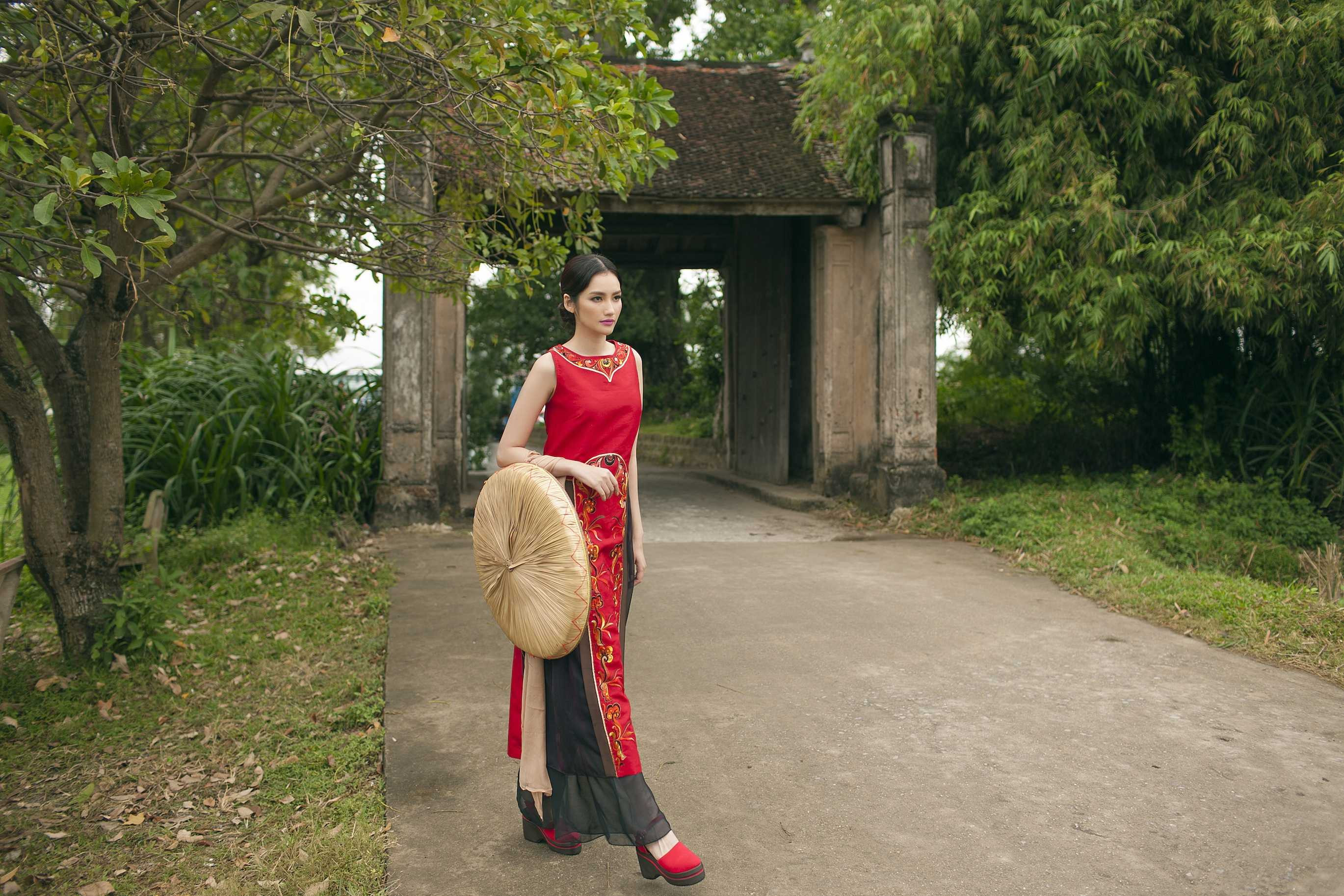 Trúc Diễm đẹp thuần Việt trong thiết kế của Xuân Thu