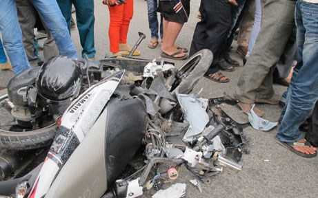 Xe khách 16 chỗ tông 2 thanh niên thương vong (ảnh minh hoạ)