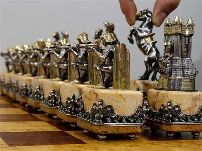 Nga. Trữ lượng vàng: 1352,2 tấn. Năm 2015, Nga vẫn duy trì là quốc gia mua vàng hiệu quả nhất thế giới. Hiện họ đang sở hữu trữ lượng vàng nhiều hàng đầu trên thế giới 