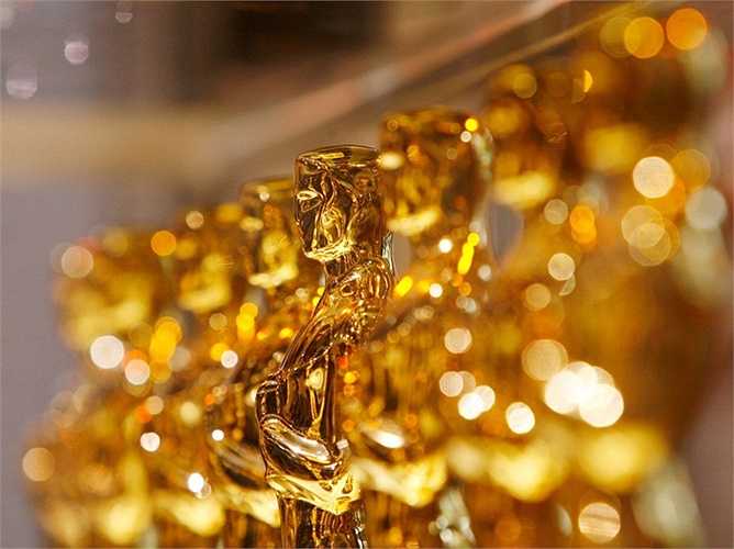 Mỹ. Trữ lượng vàng: 8133,5 tấn. Mỹ xứng đáng là đầu tàu của kinh tế thế giới với hơn 8.000 tấn vàng dự trữ trong nước. Họ bỏ xa hơn 2 lần so với quốc gia đứng thứ 2 là Đức. 