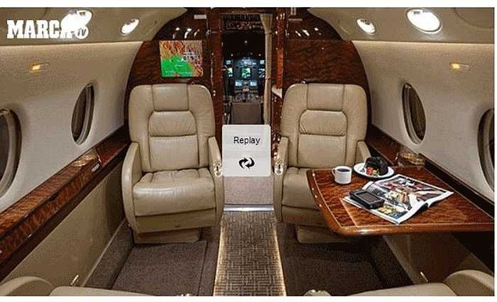 Đây là chuyên cơ siêu hiện đại với những nội thất xa xỉ, có sức chứa khoảng 8 - 10 người