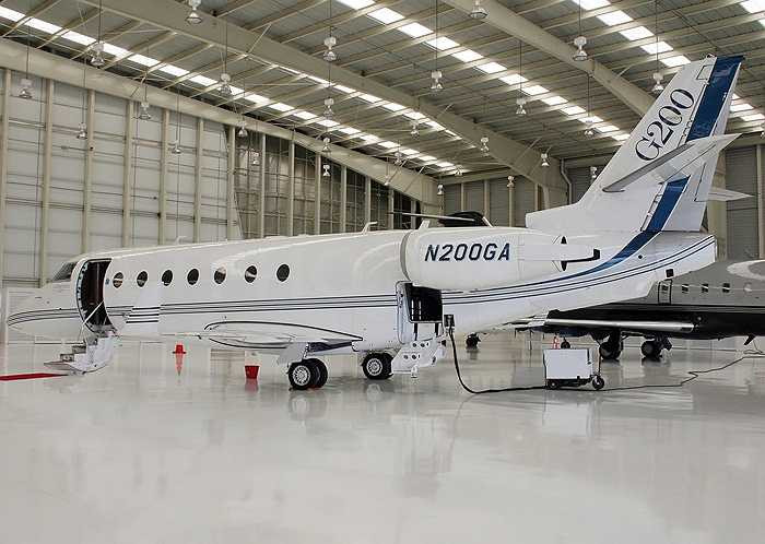 Máy bay Gulfstream G200 mà Ronaldo vừa tậu vốn là một chiếc đã qua sử dụng, nằm trú ngụ tại sân bay Nagoya, Nhật Bản.