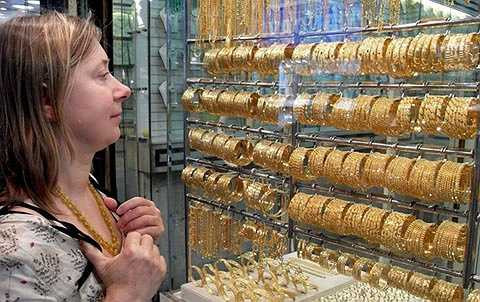 hơn 400 cửa hàng trang