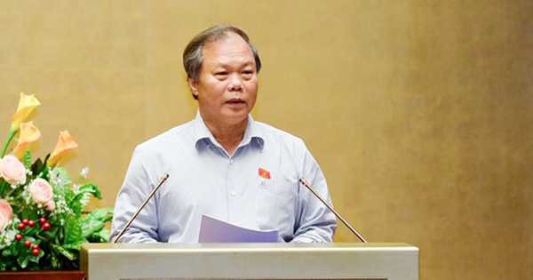 Chủ nhiệm Ủy ban pháp luật của Quốc hội Phan Trung Lý trình bày báo cáo tại kỳ họp thứ 10. Ảnh: VPQH.