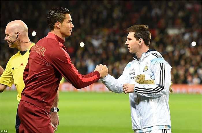 Ronaldo cũng thẳng thắn thừa nhận, anh gặp khó trong cuộc đua đến với danh hiệu Quả bóng vàng FIFA năm nay với Messi