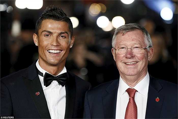 Ronaldo cũng bỏ ngỏ khả năng trở lại MU trong tương lai, dù Sir Alex Ferguson không còn dẫn dắt Quỷ đỏ nữa