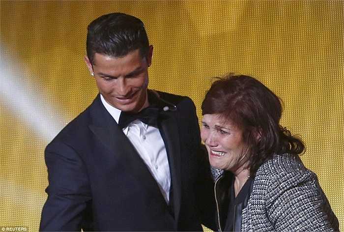 Ronaldo khẳng định, mọi quyết định của anh đều được bà Dolores ủng hộ