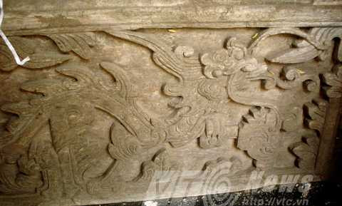 Bậu cửa chạm rồng ở nhà của Tổng Cóc Bậu cửa chạm rồng ở nhà của Tổng Cóc