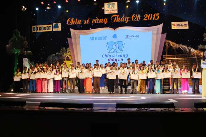 Thầy, cô giáo cắm bản 