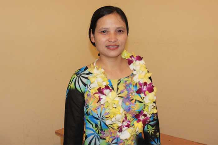 Thầy, cô giáo cắm bản