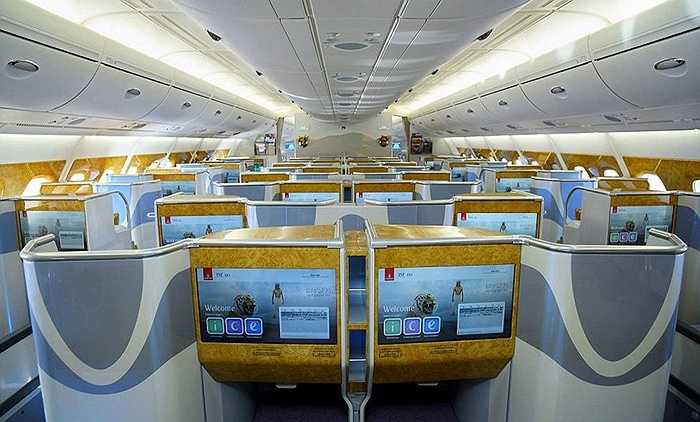 Ghế hạng thương gia có hơn 500 bộ phim để khách có thể xem trong những chặng bay dài