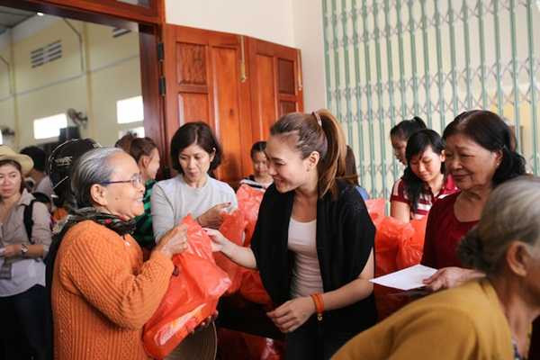 Mỹ Tâm luôn giữ hình ảnh thánh thiện