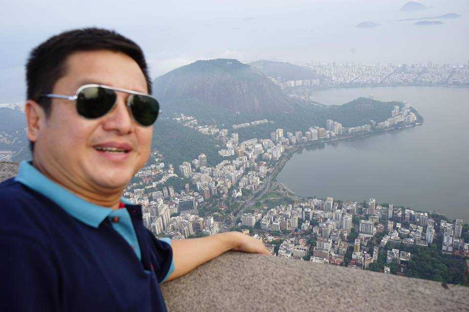 Vợ chồng NSƯT Chí Trung tình tứ khi du lịch Brazil