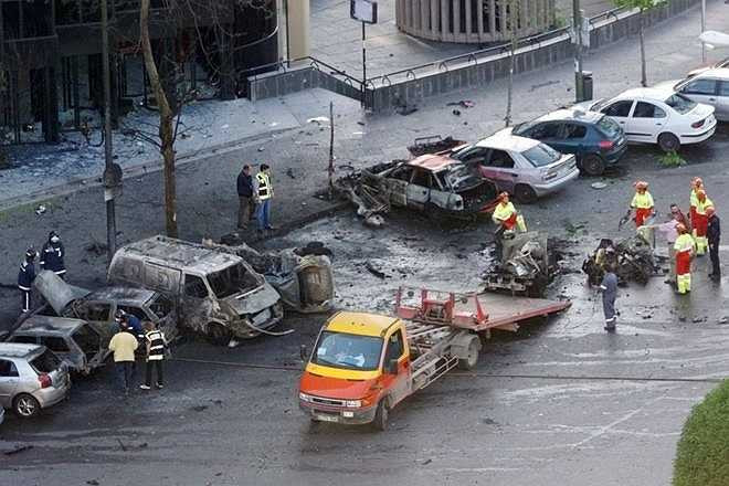 Ngay trước thềm trận bán kết lượt về Champions League 2001/2002 giữa Real Madrid và Barcelona, cảnh sát Tây Ban Nha kịp thời phá kíp thành công quả bom được đặt gần sân vận động Bernabeu. Một chiếc xe chở bom khác cũng phát nổ khiến 17 người bị thương. 