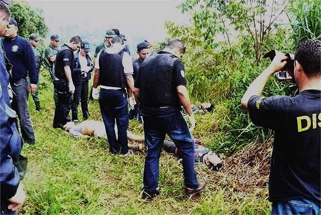 Tháng 10/2009, 10 cầu thủ thuộc đội bóng nghiệp dư Los Maniceros (Colombia) bị giết gần biên giới giữa Colombia và Venezuela. Theo giới truyền thông hai nước, vụ thảm sát được thực hiện bởi nhóm chiến binh du kích người Colombia sau khi không đòi được tiền chuộc.