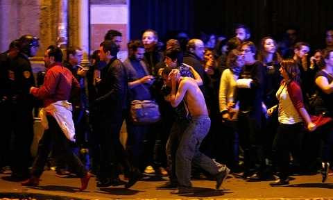 Hiện trường hoảng loạn trong vụ khủng bố ở Paris, Pháp