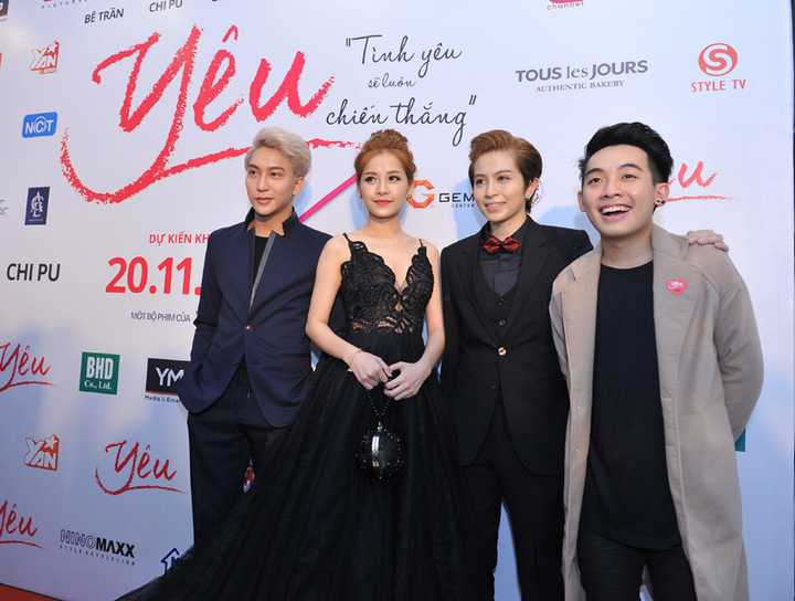 Tham gia diễn xuất còn có B Trần và Phở đặc biệt