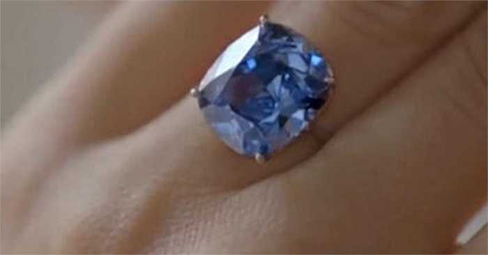 Viên kim cương này được cắt ra từ viên kim cương lớn 29,6 carat, phát hiện năm ngoái tại mỏ Cullinan ở Nam Phi.