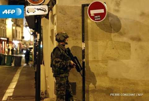 Cảnh sát chống khủng bố Pháp tại hiện trường Cảnh sát chống khủng bố Pháp tại hiện trường