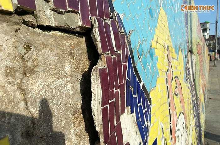 Nhìn khoảng cách khe hở của lớp gốm sứ ta có thể dự đoán lớp gốm có tiếp tục bong ra hay không?!