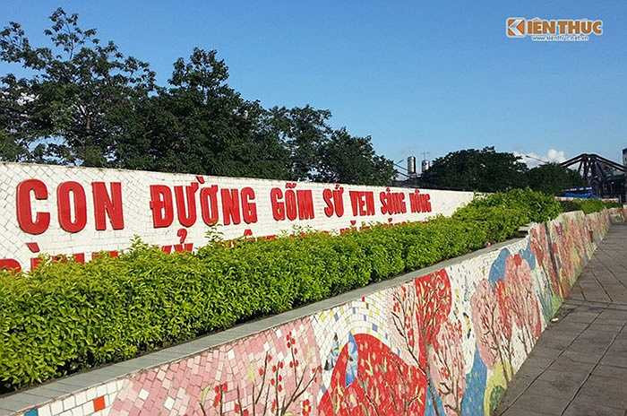 Con đường gốm sứ ven sông Hồng - Công trình kỷ niệm 1.000 năm Thăng Long - Hà Nội' được chính thức hoàn thành vào cuối năm 2010 với tổng mức đầu tư 65 tỷ đồng huy động từ nhiều nguồn.(Nguồn: Kiến Thức) 