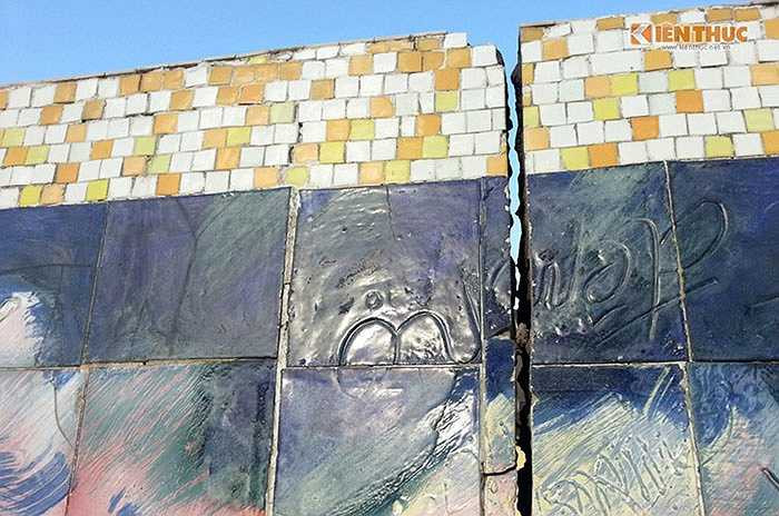 Nhiều vị trí xuất hiện khe nứt rộng ..
