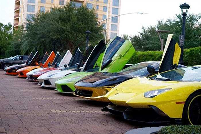 Trong số những siêu xe có mặt, nổi bật nhất là dàn Lamborghini Aventador độ, mui trần và bản đặc biệt kỷ niệm sinh nhật 50 năm của hãng xe Ý cùng với Huracan, Murcielago…