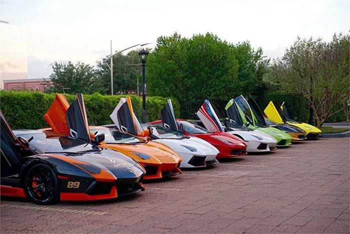 Cả dàn siêu xe Lamborghini của những người Việt trên đất Mỹ khoe bộ cánh với đủ mọi sắc màu.