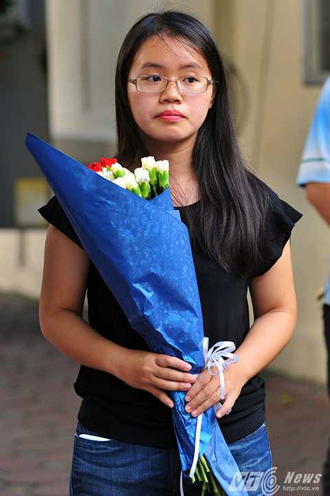 Những bó hoa tưởng niệm các nannj nhân xấu số trong vụ khủng bố kinh hoàng vừa qua.