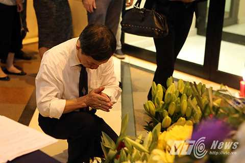 Rất nhiều người dân Việt Nam đã bày tỏ niềm đồng cảm, tiếc thương sâu sắc với nhân dân Pháp