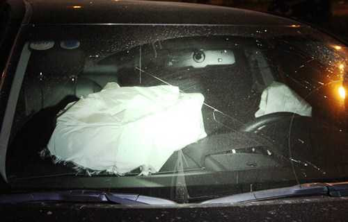 Sau cú đâm mạnh hai túi khí bị bung. Ảnh: Hải Hiếu