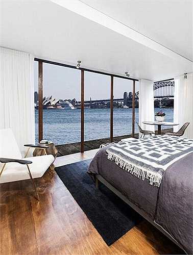 Hồi tháng 8 vừa qua, khách sạn container này được neo thử nghiệm ở thung lũng Yarra (Victoria, Australia) và phục vụ du khách quen trong 2 đêm