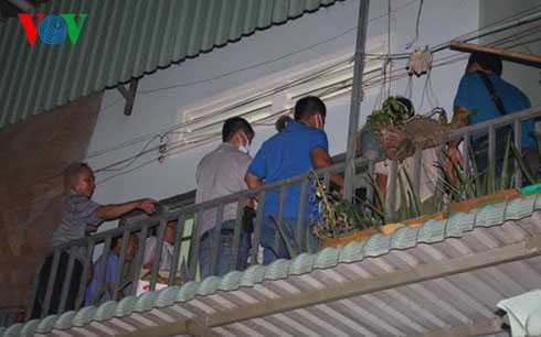 Cơ quan chức năng khám nghiệm hiện trường. Cơ quan chức năng khám nghiệm hiện trường.