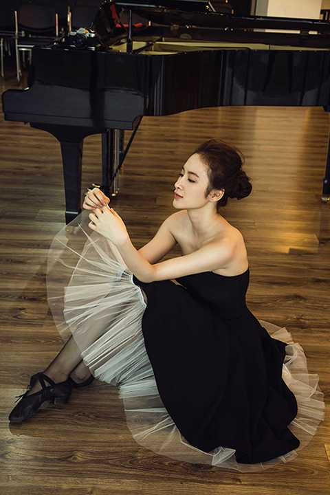 Trong bộ phim điện ảnh này, nữ diễn viên vào vai Họa Mi, một cô gái trẻ có tính cách phức tạp vì sống trong một hoàn cảnh thừa vật chất nhưng thiếu tình thường, luôn có những hiểm họa rình rập hàng ngày. 