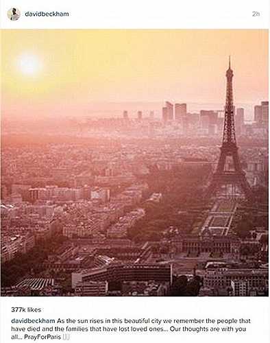 Cầu thủ bóng đá người Anh David Beckham đăng tải hình ảnh tháp Eiffel và dòng hashtag #PrayforParis