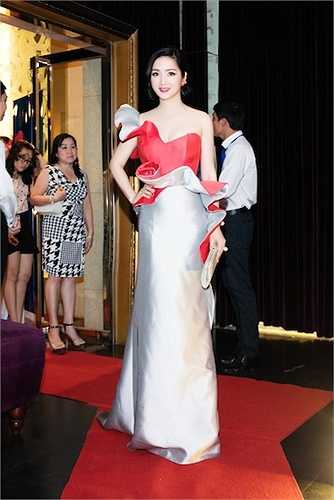 Đây là chiếc đầm của Ann Gi, một NTK người Việt ở Pháp.