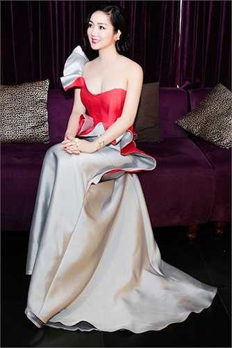 Cũng nhờ vậy, cô được mệnh danh là 'người đẹp không tuổi'.