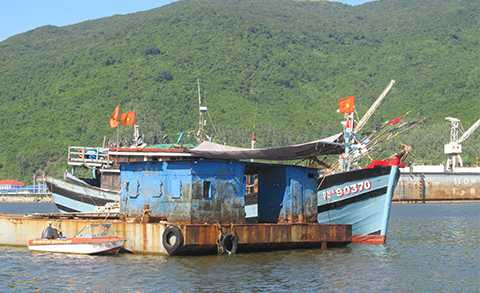 Hàng trăm tàu Trung Quốc, bao vây, phá lưới, tàu ngư dân, Đà Nẵng, Việt Nam