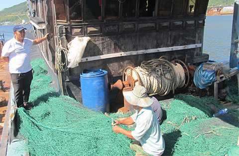Hàng trăm tàu Trung Quốc, bao vây, phá lưới, tàu ngư dân, Đà Nẵng, Việt Nam
