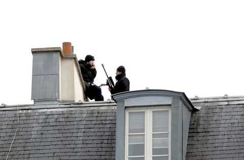 Đặc nhiệm Pháp tiến hành truy lùng các nghi can khủng bố 